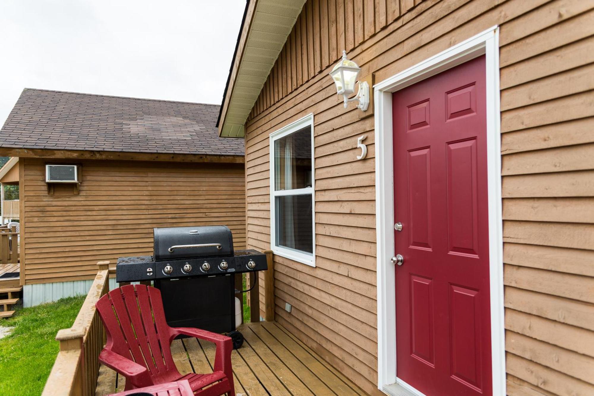 Middle Brook Cottages & Chalets Glenburnie Room photo